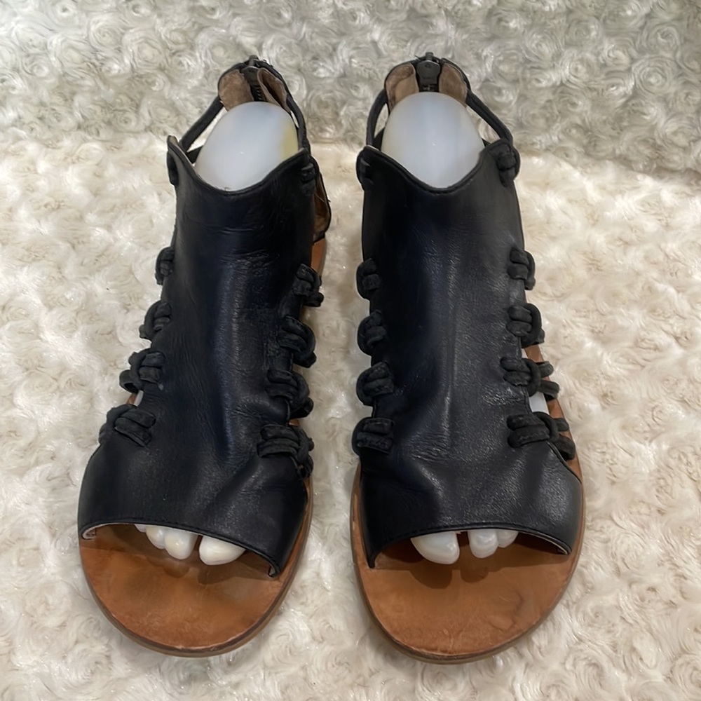 Koolaburra Santa Barbara sandals - Picture 4 of 11